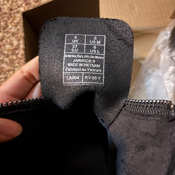 BRAND NEW DOC MARTENS SZ 6 - Picture 3 of 4